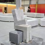 escultura de Álvaro Siza Vieira em pedra mármore executada pela Pardais Construções